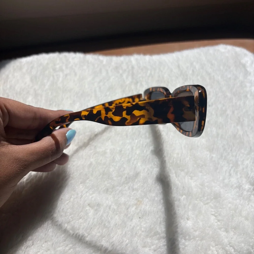 Tortoise Shell Rectangular Sunglasses Retro 90s Y2K Brown Animal Print Shades